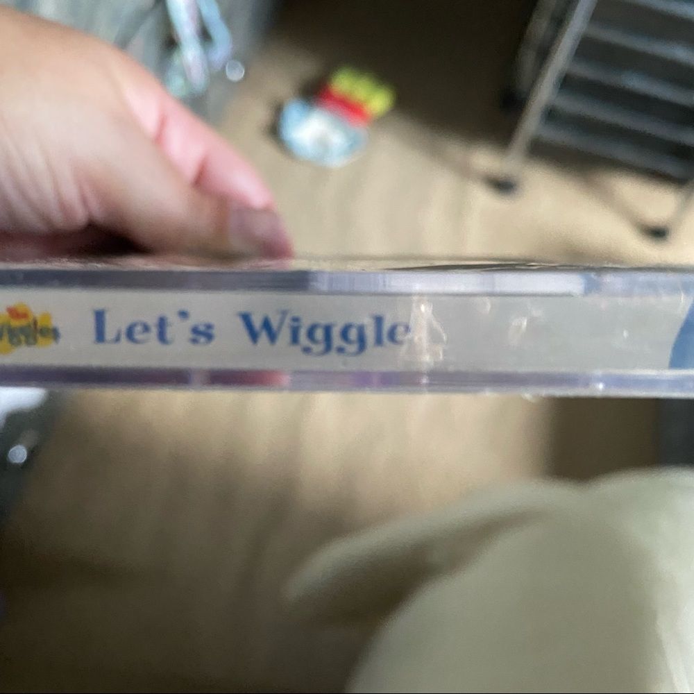 **SOLD**NWT THE WIGGLES “LETS WIGGLE” Cd
•Tag Size: OS
•NEW WITH TAGS
LOC#1560 - Picture 3 of 3